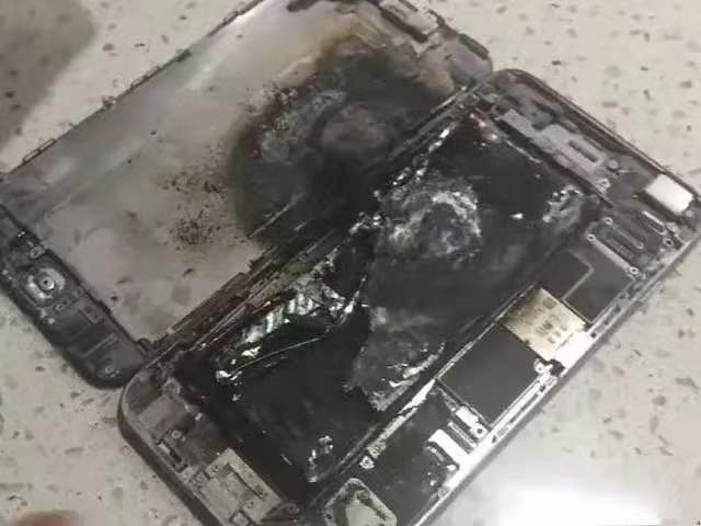 当年朱小贞的手机到底是被谁扔进火海的