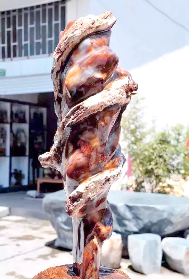 缅甸树化玉:从史前木头到现代宝石的惊人旅程