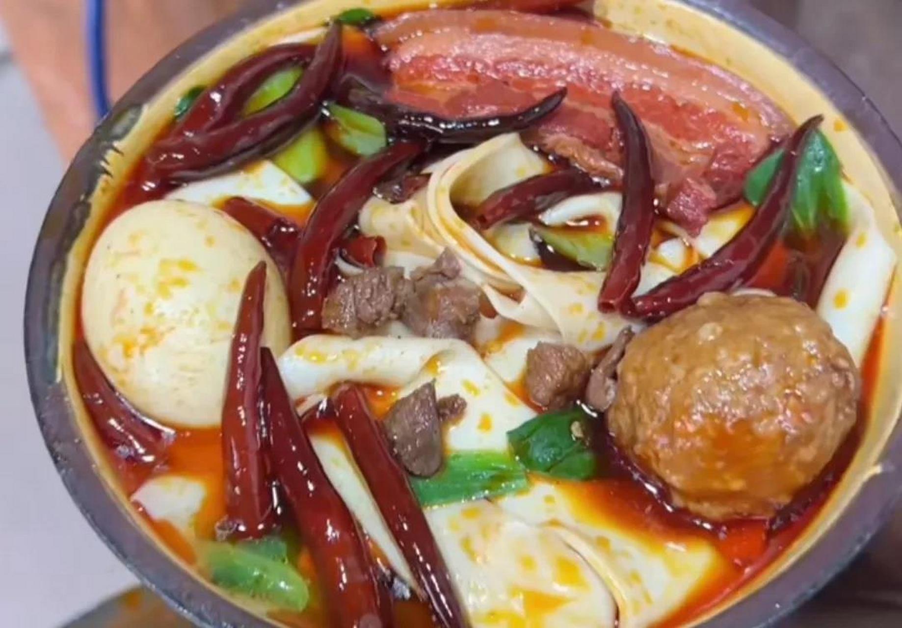 河南板面(左图)与安徽板面(右图),有啥不一样?