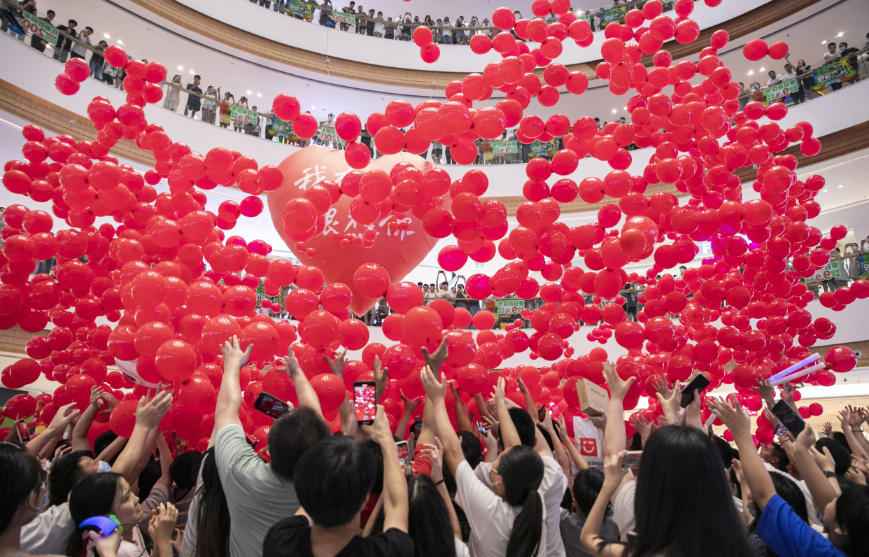 上饶吾悦广场爱心气球雨浪漫予你