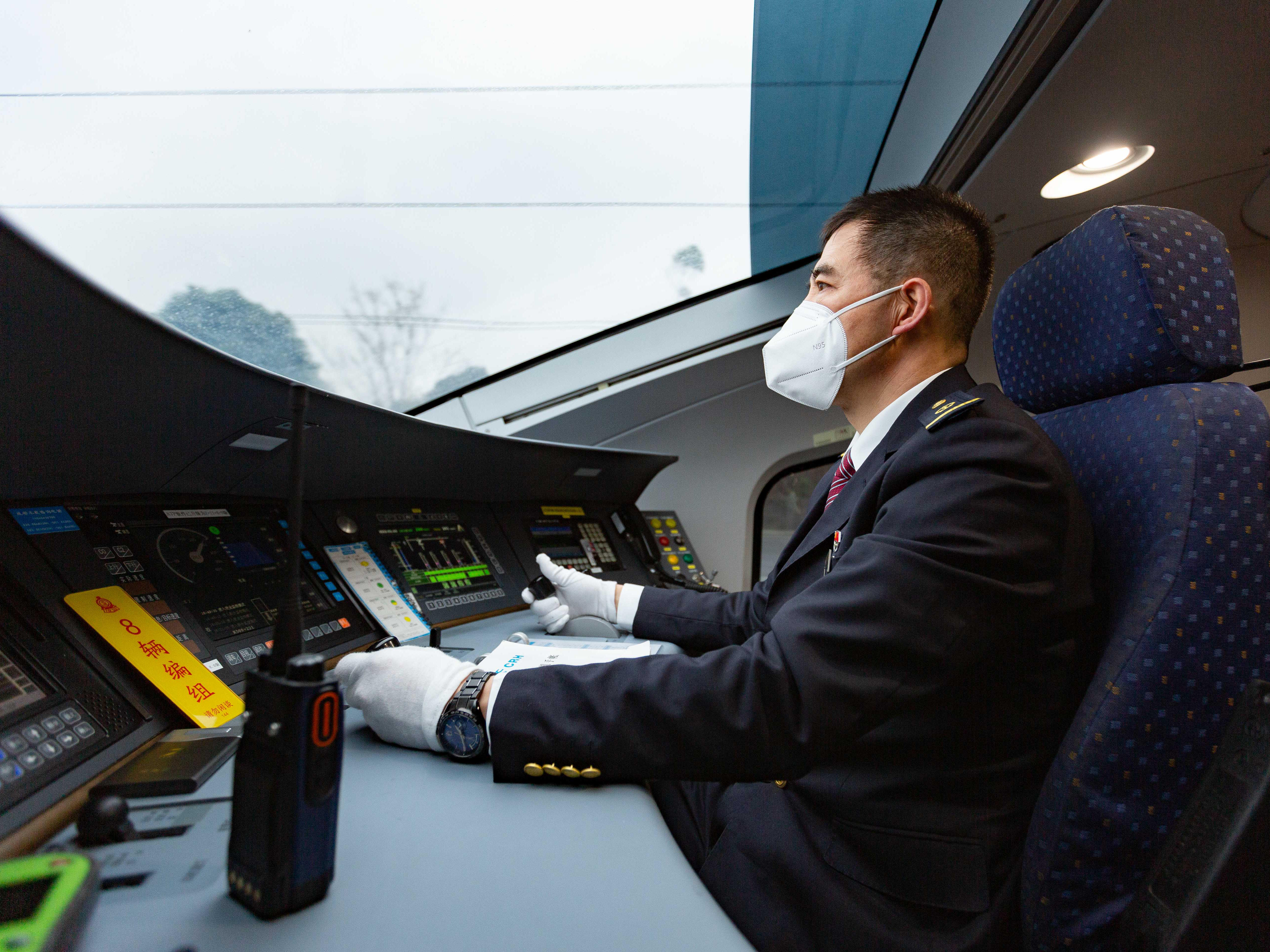 西南地区第一代动车司机周尚强的最后一个春运丨春归有期