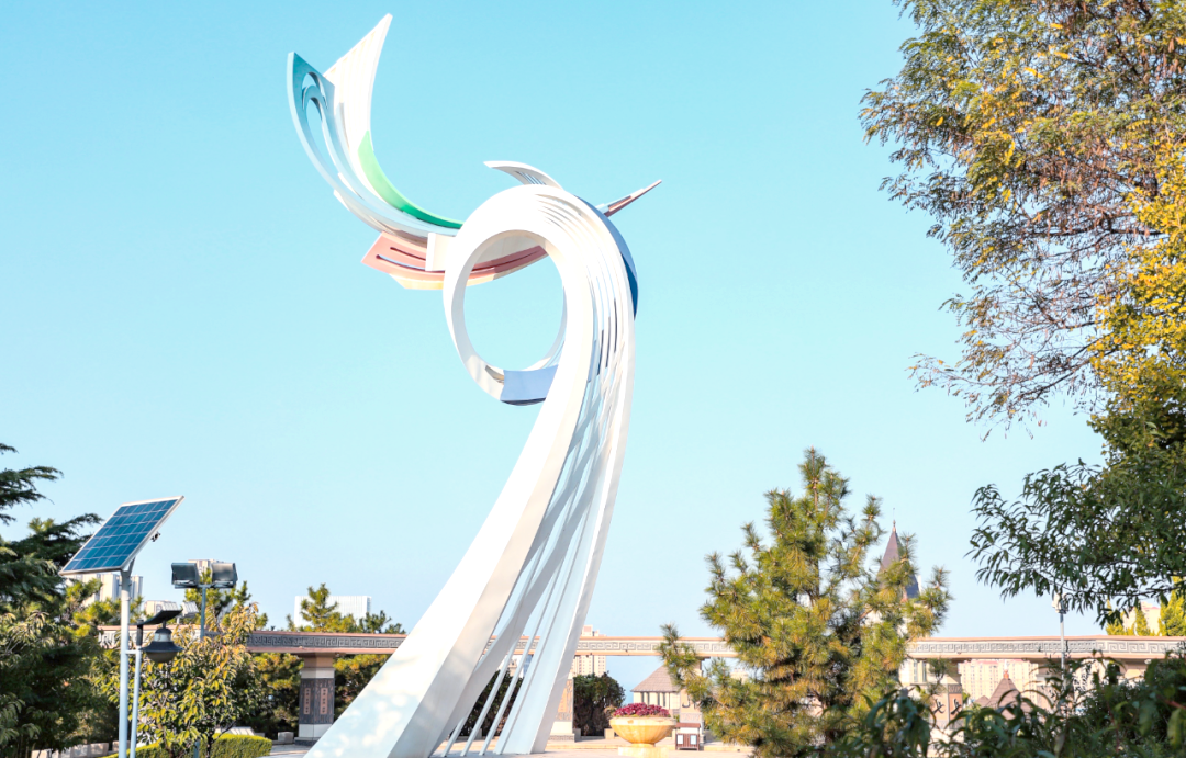 此时,莱山区凤凰山公园的喷泉公园便成为了心灵的归宿