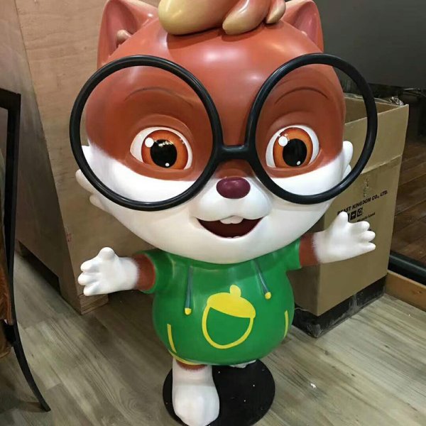 小区玻璃钢松鼠动物雕塑