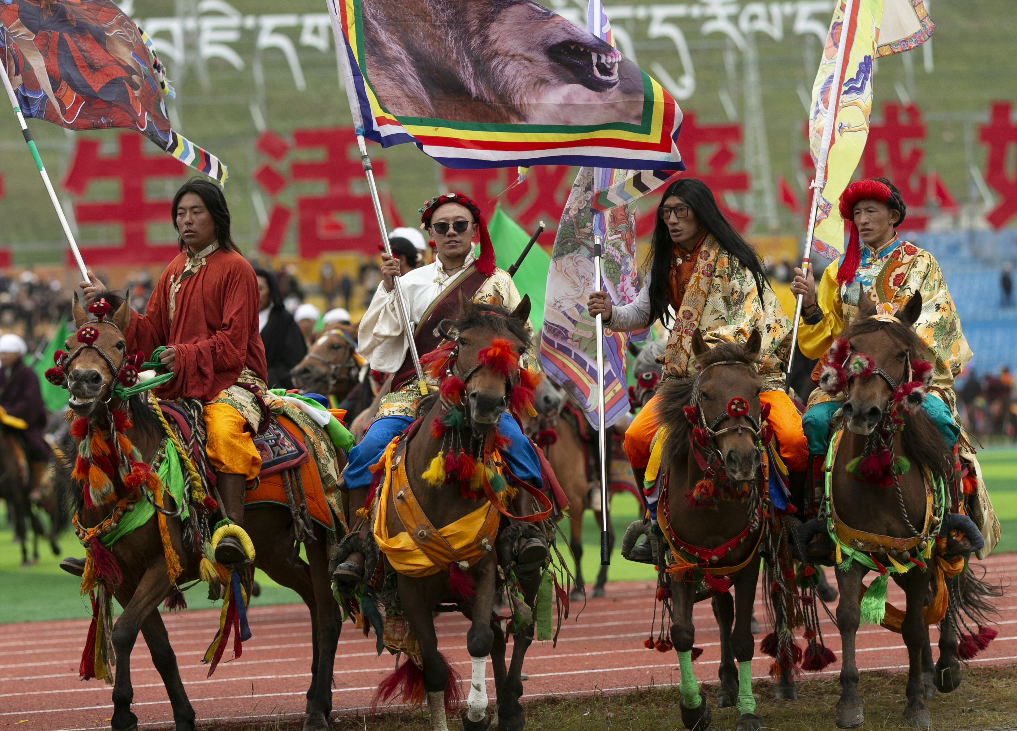(社会)青海玉树赛马节活动开幕