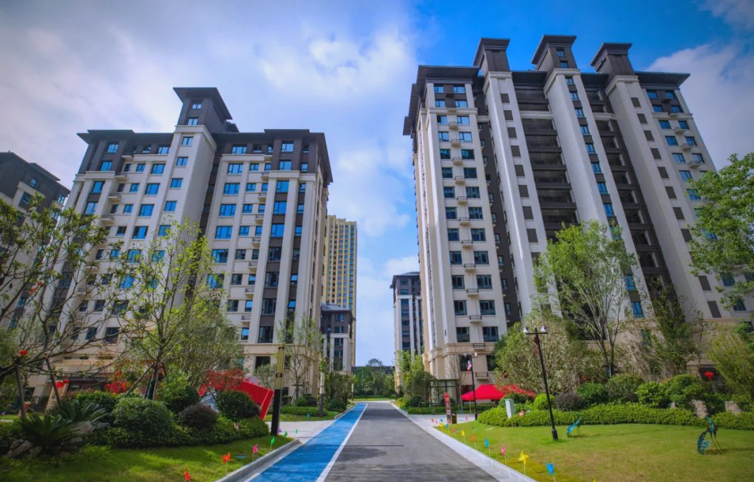 滨湖红盘荣盛华府交付实景曝光,见证美好生活超值兑现!