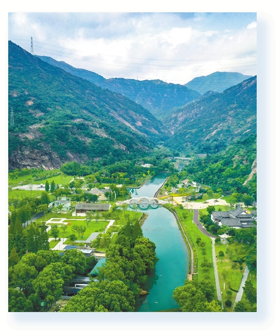 龙湾区瑶溪街道一栋栋别致的清代中晚期建筑与绿水青山相得益彰
