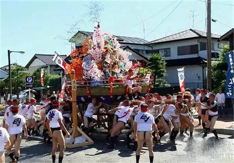 日本"裸祭节,只允许男性参与,上万名赤身男性争夺"宝木"