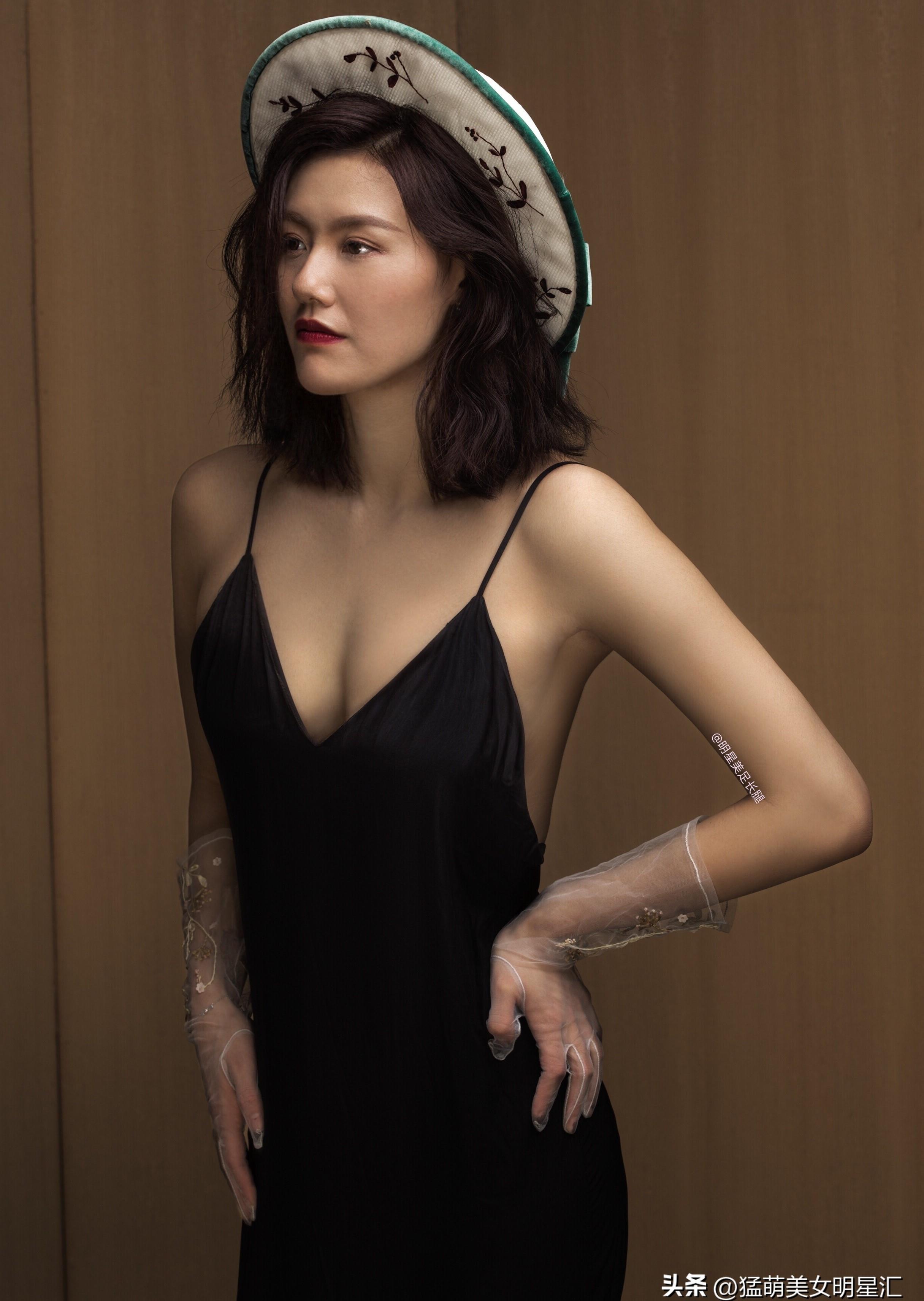 颜值身材堪比炙手女星的"泳池之美"刘湘