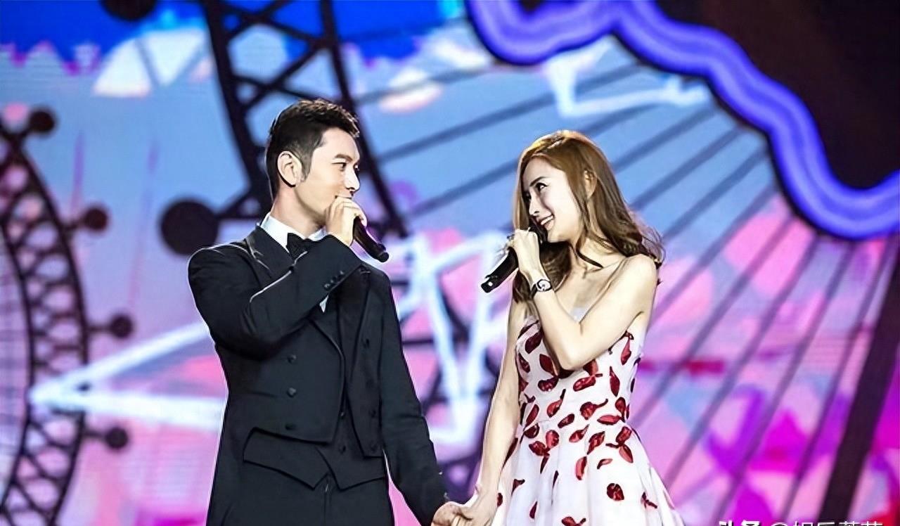 黄晓明惊艳亮相周杰伦演唱会,网友直呼:比baby更有热度!