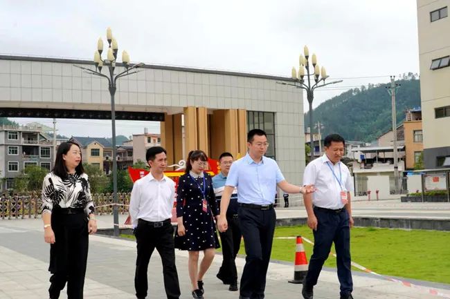 杨仕根率队到镇远中学检查高考考务工作