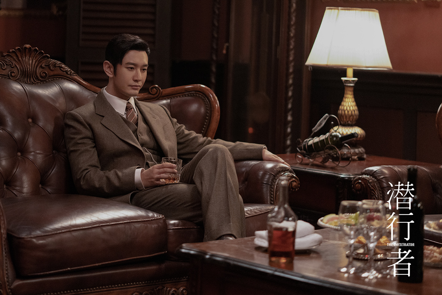 黄晓明,蒋欣,万茜谍战剧《潜行者》方嘉树一共有多少层身份?