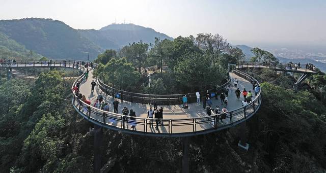 登"纳福云台" 览"双西"美景