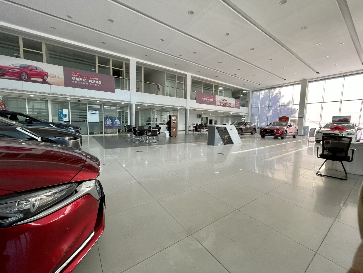 这家马自达4s店的展厅空荡荡  不过,马自达方面对此事的解读显得比较