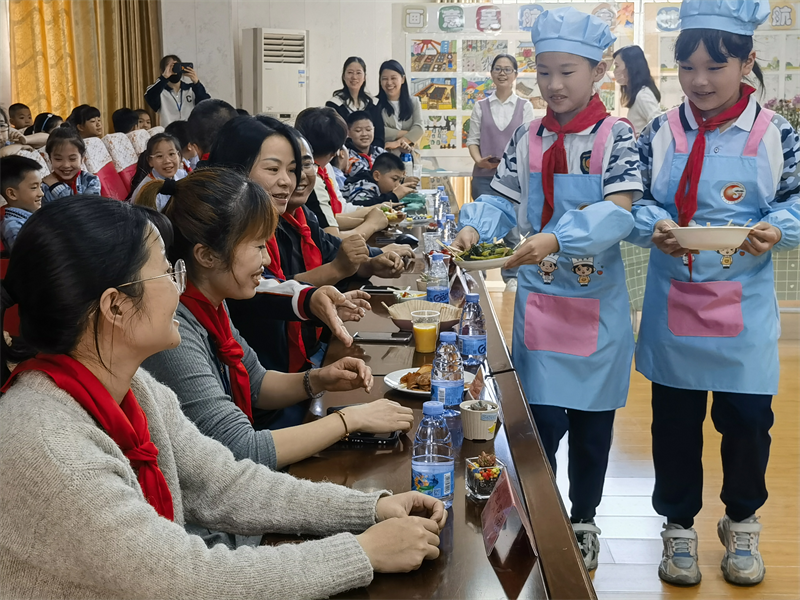 线下秀劳动技能 线上晒劳动成果 福州市鼓山中心小学劳动教育有声有色