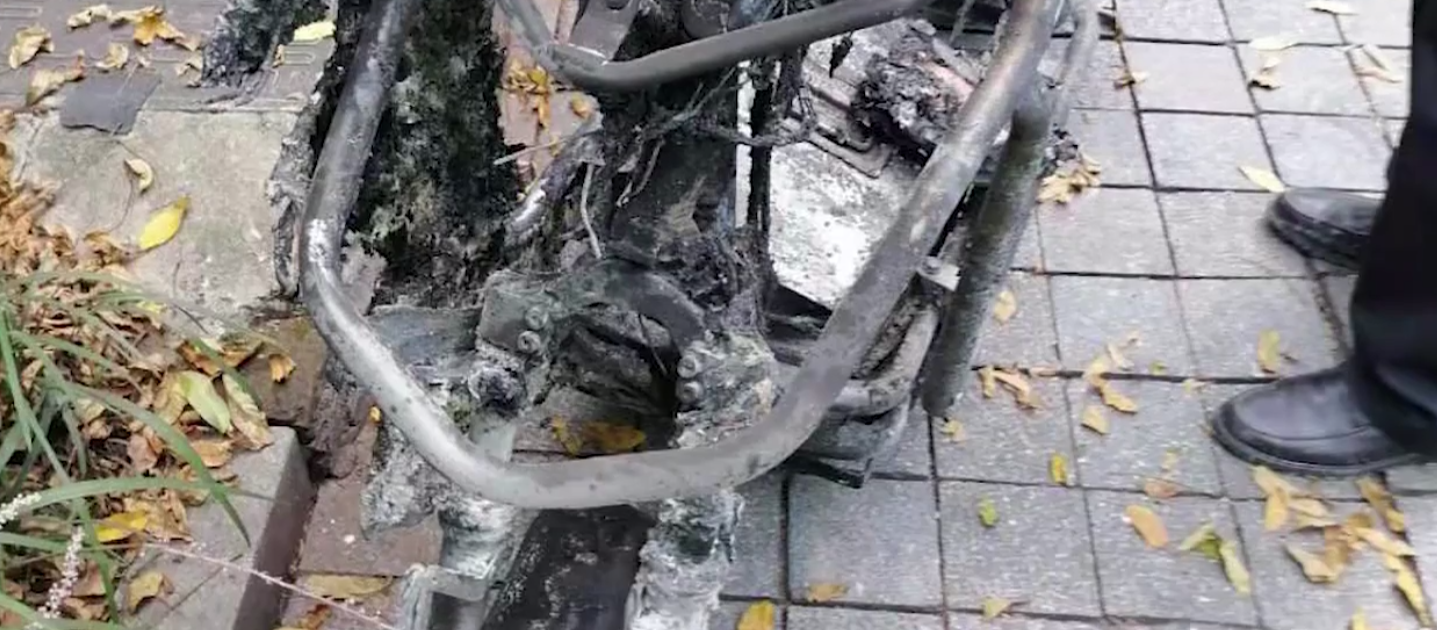 杭州电动车爆燃受伤父亲出院 烧伤女孩尚未脱离生命危险