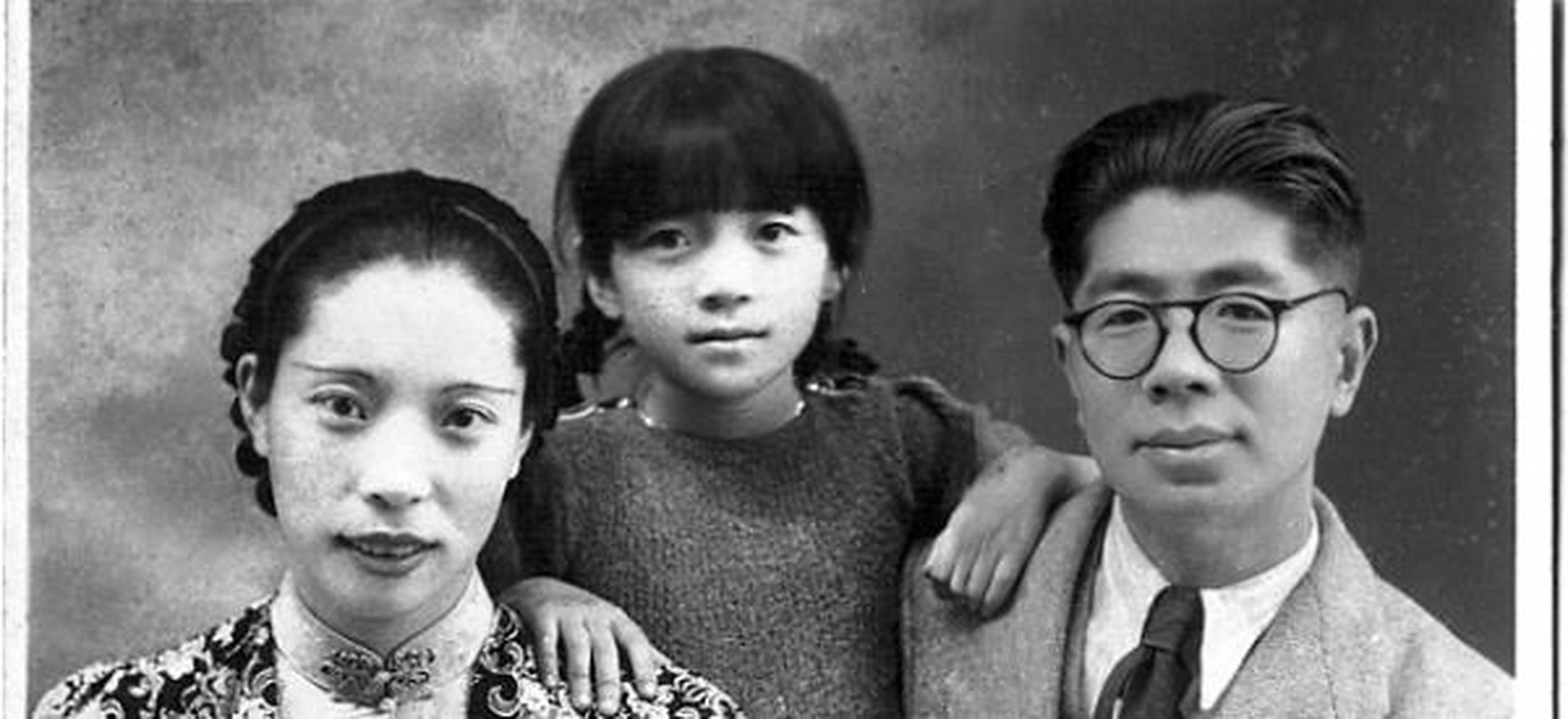 1945年的一天,常书鸿像往常一样抱起儿子要回家,儿子却说:"不,现在不