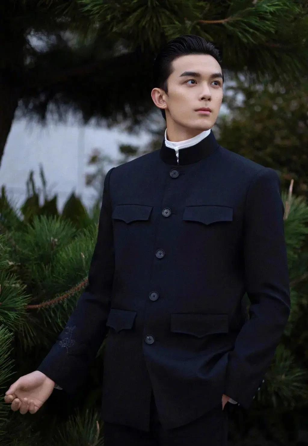 吴磊身穿中山装亮相东京电影节闭幕式!正气凛然!