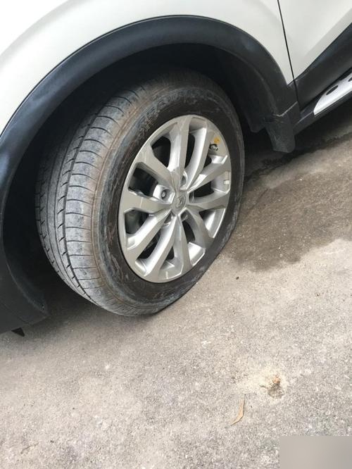 轮胎没气能走吗?
