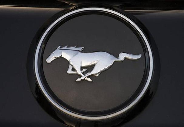 法拉利,这个知名赛车和跑车品牌的标志是跃马,它最初是作为个人徽章