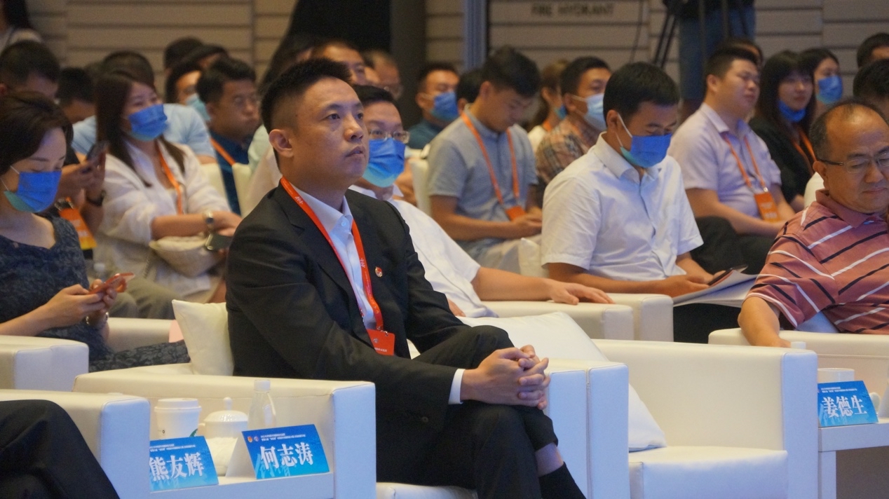 第八届中国青年创新创业大赛在武汉举行 联络互动董事长何志涛发表