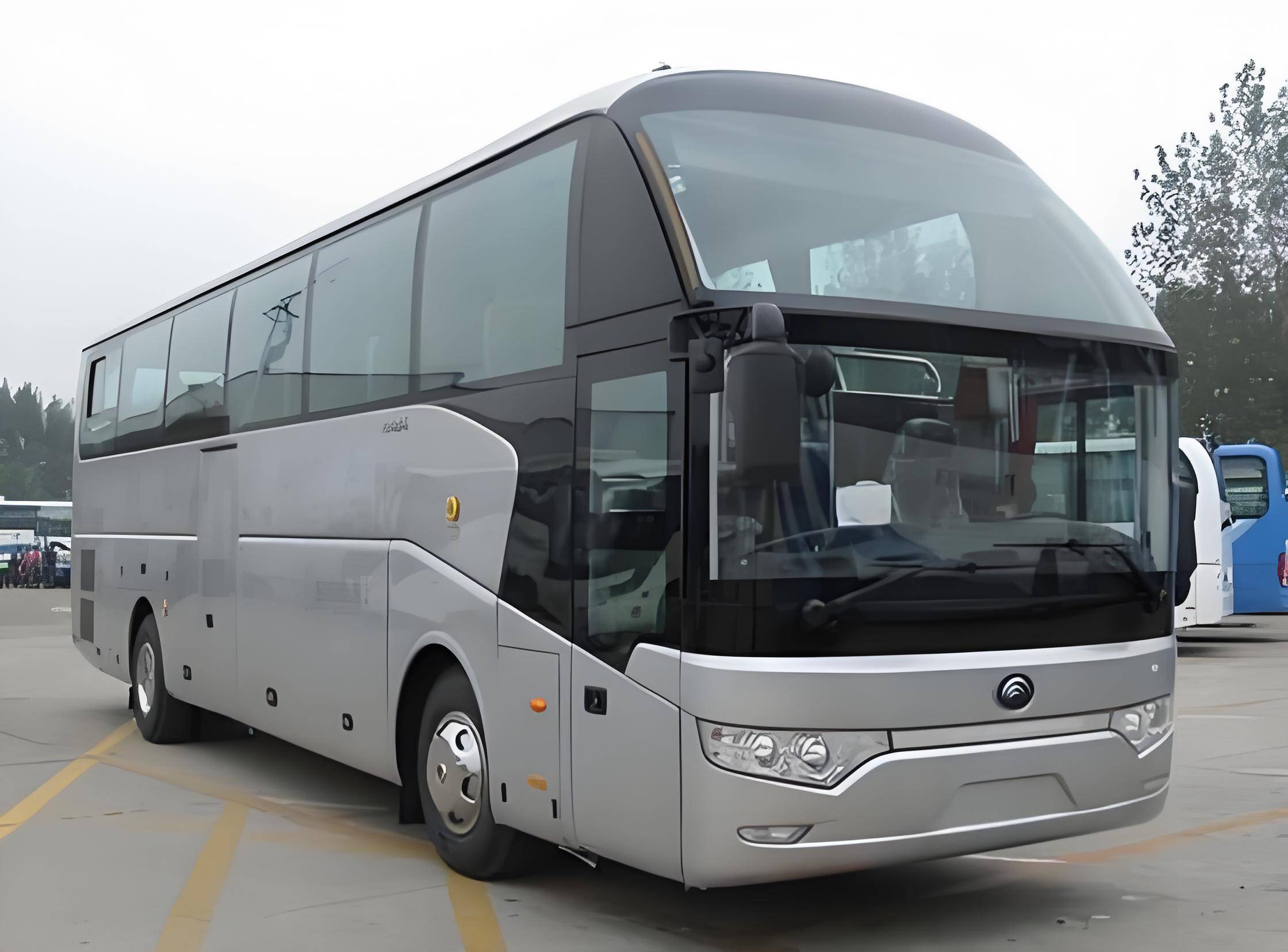 在长途大巴上,难免会有困倦的时刻,靠窗或有