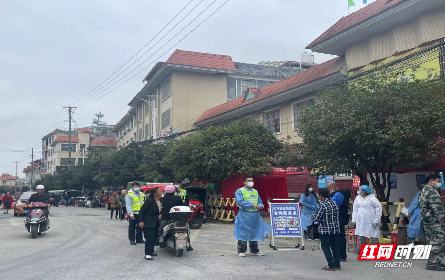 汝城县大坪镇:圩日联合行动,履职尽责守安全