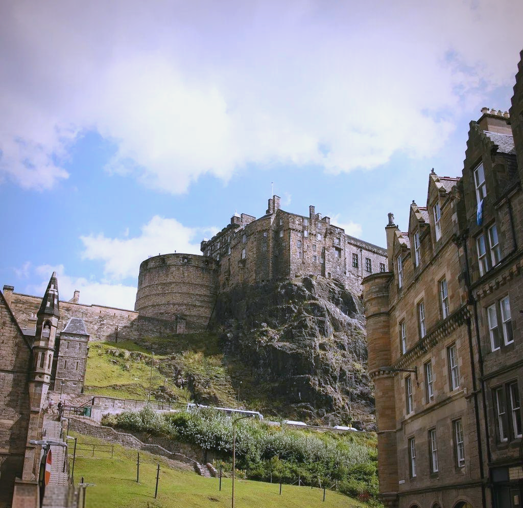 英国城堡之旅:从海边遗迹到孤岛秘境的奇妙发现