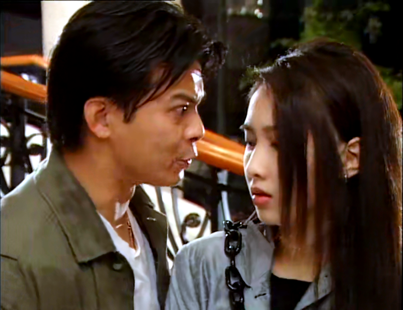 定格在《烈火狂奔》帅得掉渣的郭富城,也挡不住黎姿袁洁莹的美