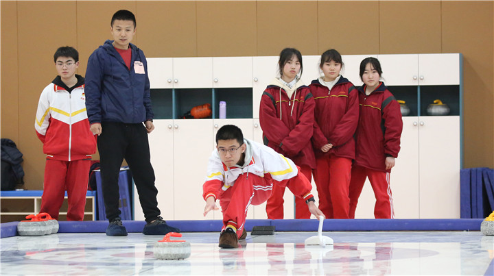 贵阳实验三中的"冰雪炫" 申报"国家级冰雪运动特色学校"