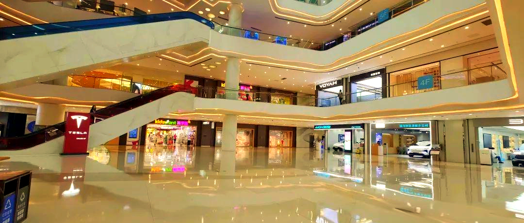 —南坪协信星光时代广场的多样设施与美食体验