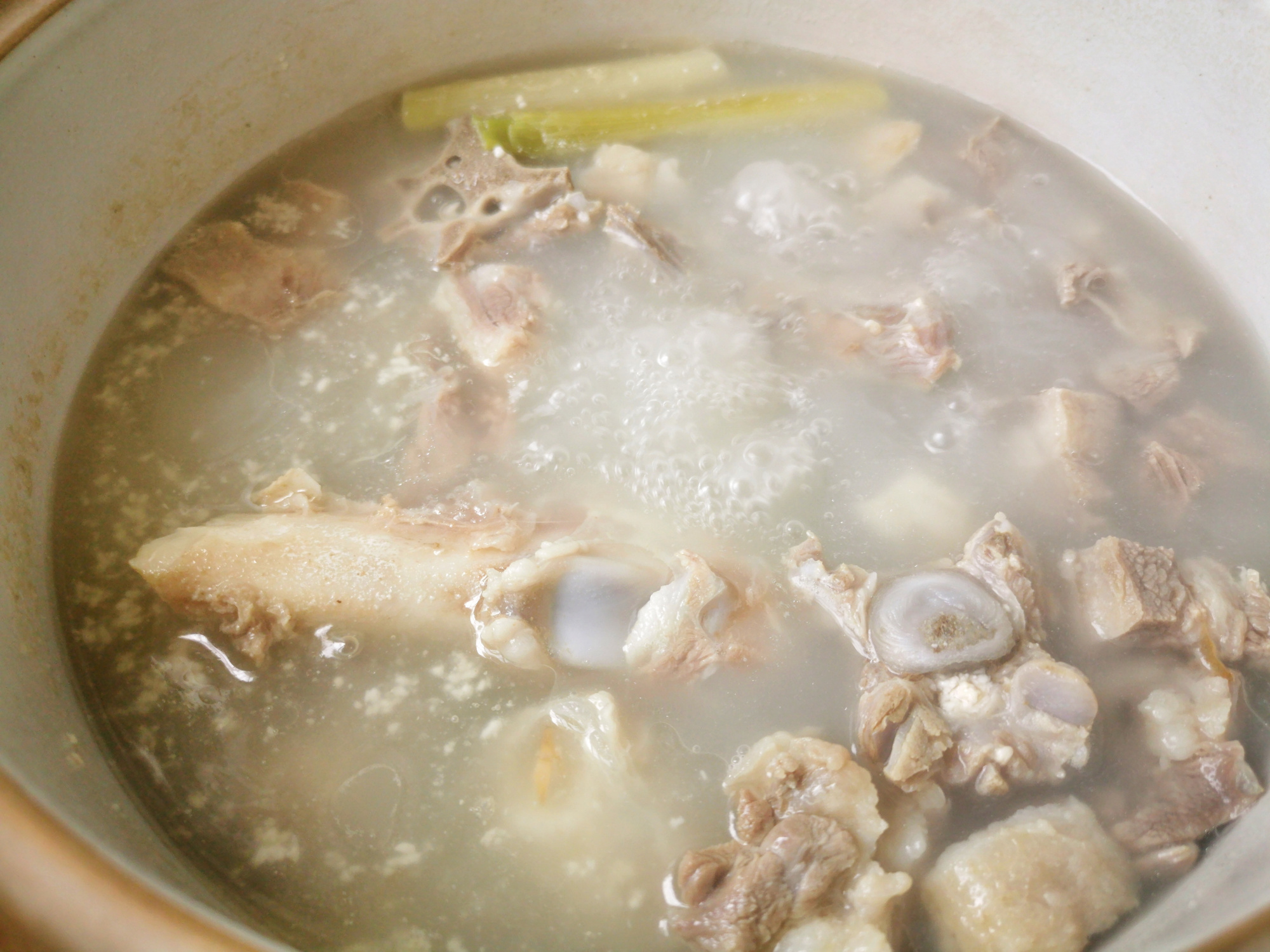 煮羊肉汤,最忌讳放这调料,否则一锅肉都白煮了,汤不鲜美特难吃