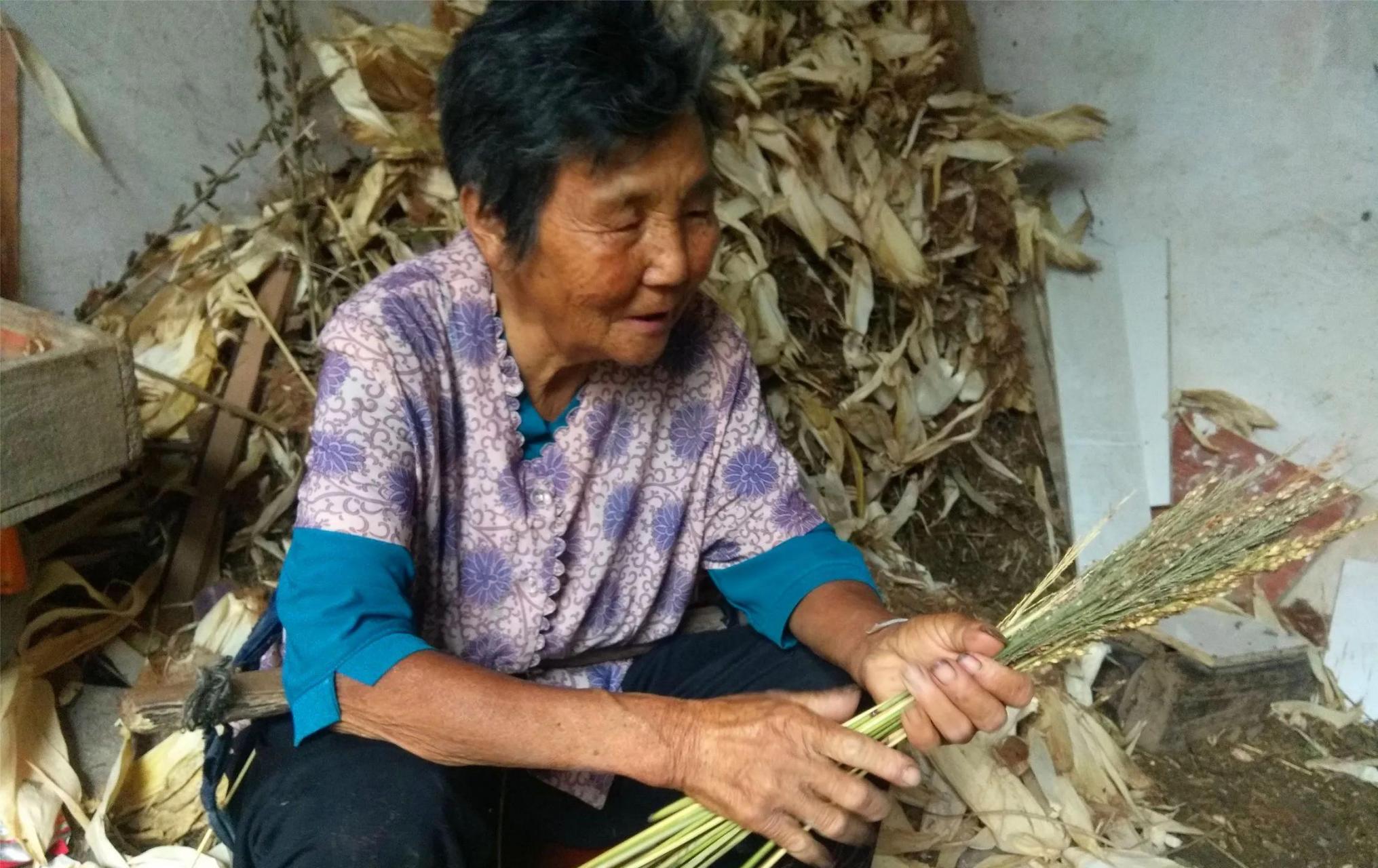 文:崔广志 图:来源于网络 小时候父母都在外地工作,所以我的童年有三