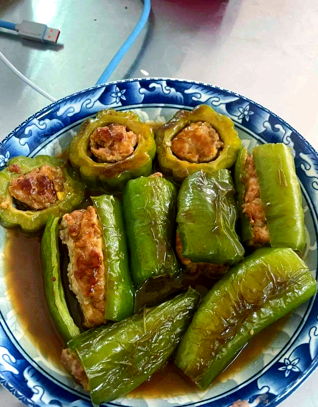 青椒酿肉,肉质鲜嫩多汁,青椒入味浓郁,拌米饭的绝配!