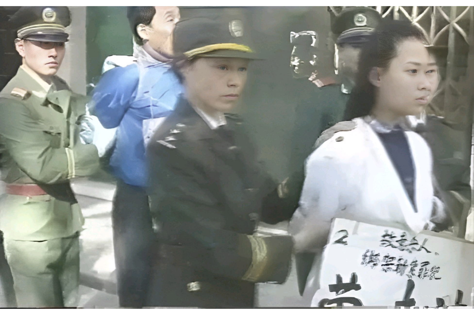 即将于1995年11月被执行死刑的荣丰波在宣判时有些心不在焉.