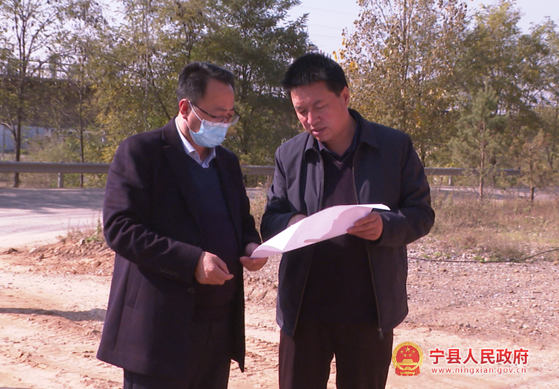 鄂海峰调研灾后重建并慰问受灾安置群众
