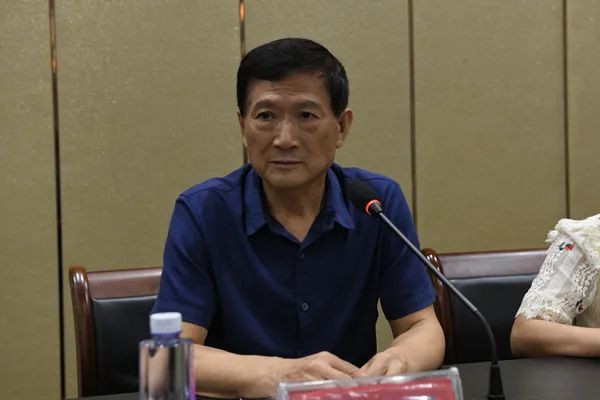 结业仪式由刘仕平助理主持.