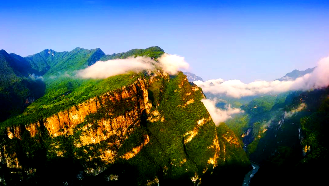 探秘巴山大峡谷:领略真正的大峡谷风光
