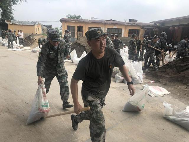 汛情就是命令,大河涧乡基干民兵在行动