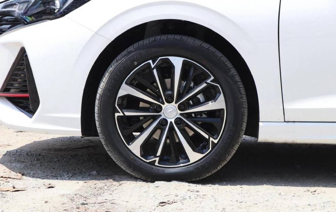 21款逸动plus轮胎是什么型号