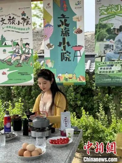 5月2日晚,一场专为"新"青年打造的露营音乐派对在新泰市见子山景区