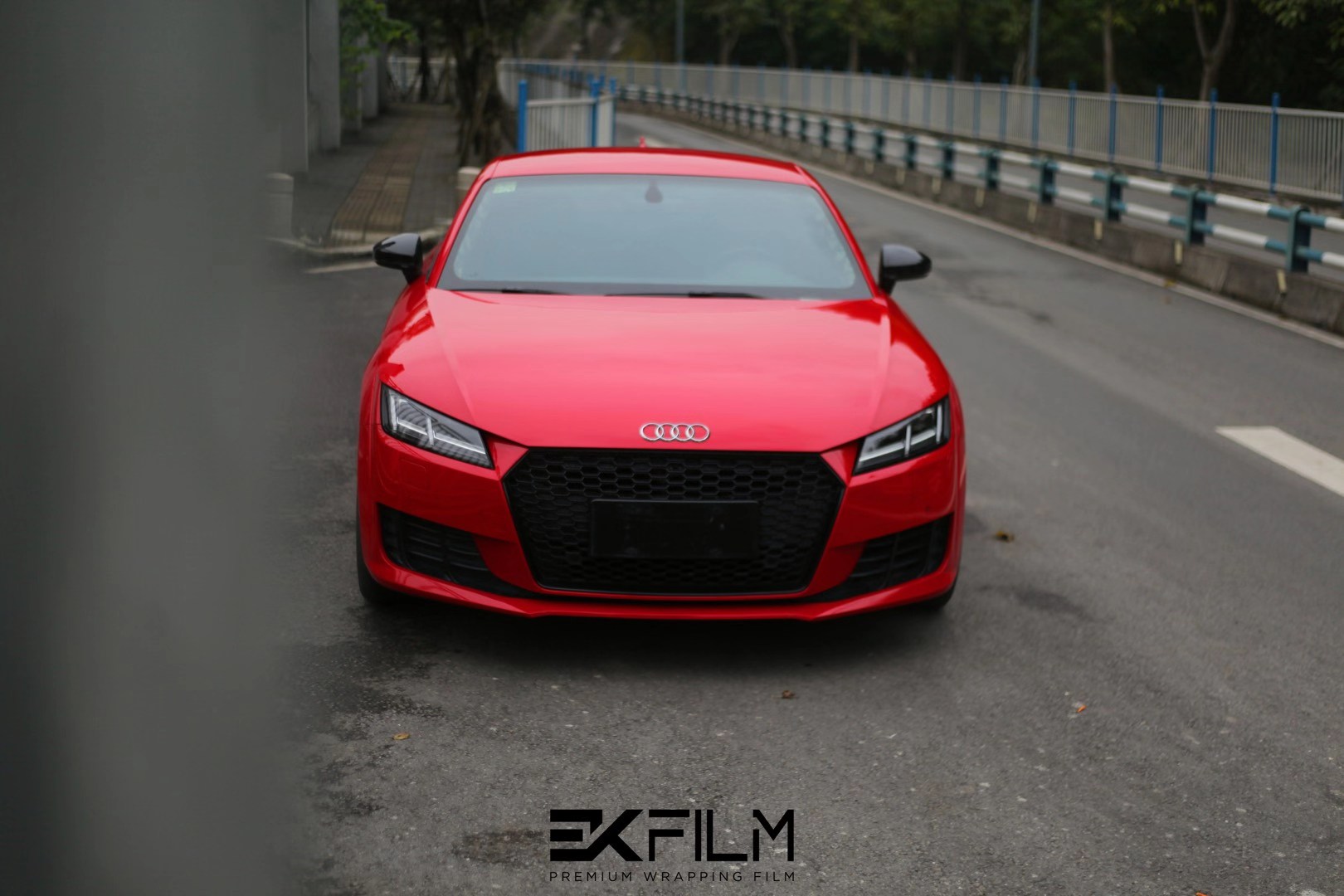 奥迪tt汽车ek改色膜水晶胭脂红