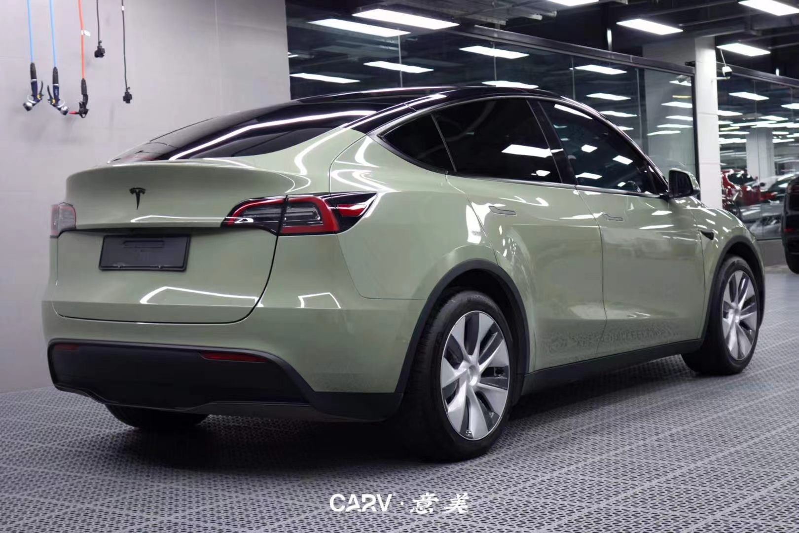特斯拉modely卡孚改色膜白金卡其绿,低调沉稳 质朴高级