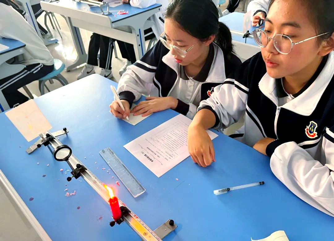 漳浦龙成中学实验操作活动:探索科学奥秘的旅程