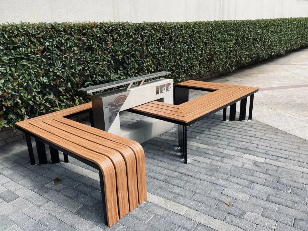 优化提升公共空间休憩座椅,打造"可以坐下"的温暖城区