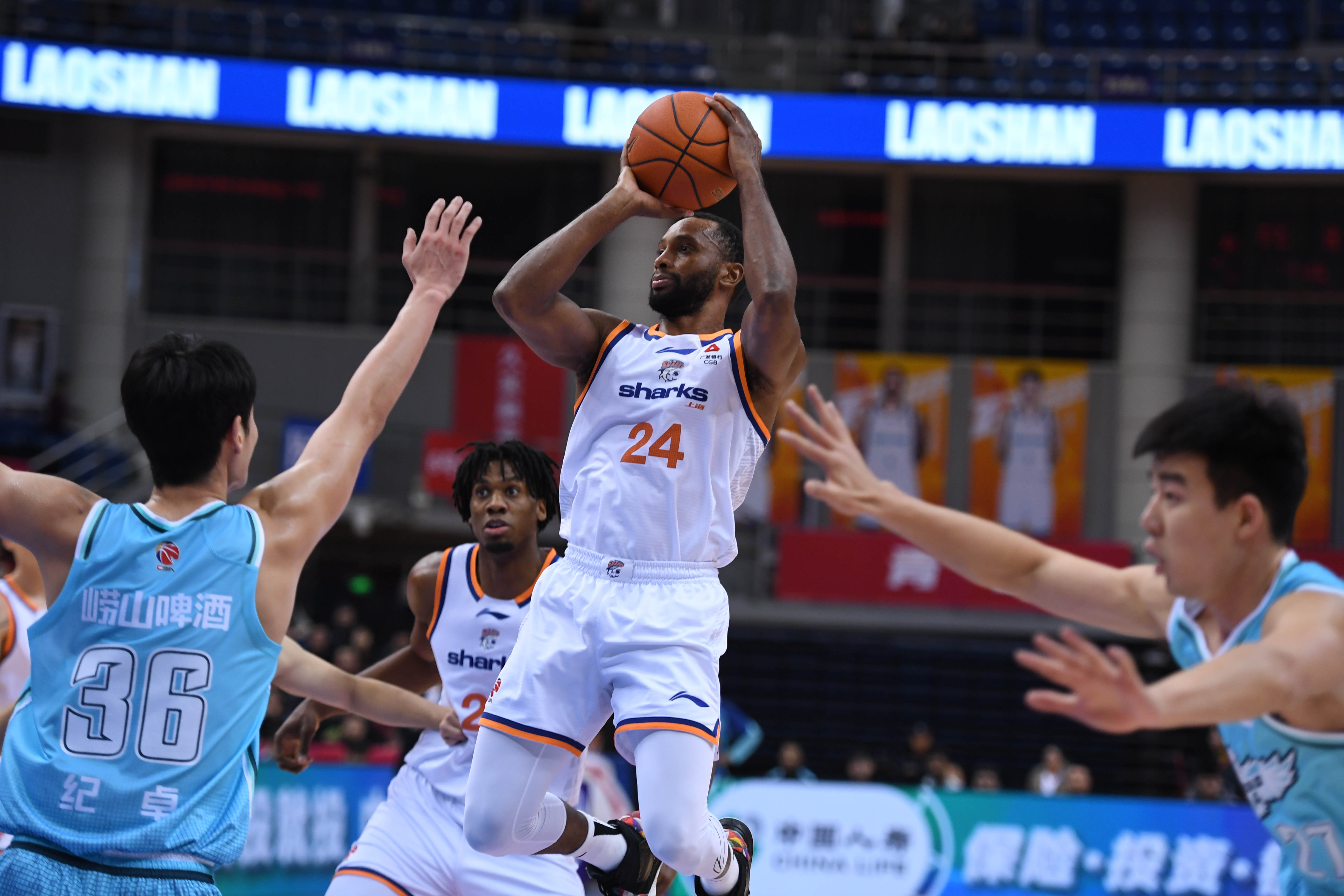 巴特勒连续五场比赛得分超过战术调整集结日深圳男篮备战NBA季后赛，上海久事围绕CBA季后赛篮板制胜瞬间刷屏