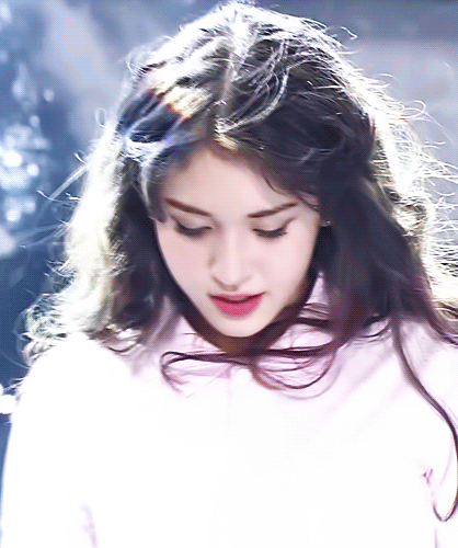 somi从国民初c到群嘲遭伴舞碾压,再到如今一位,她经历了什么?