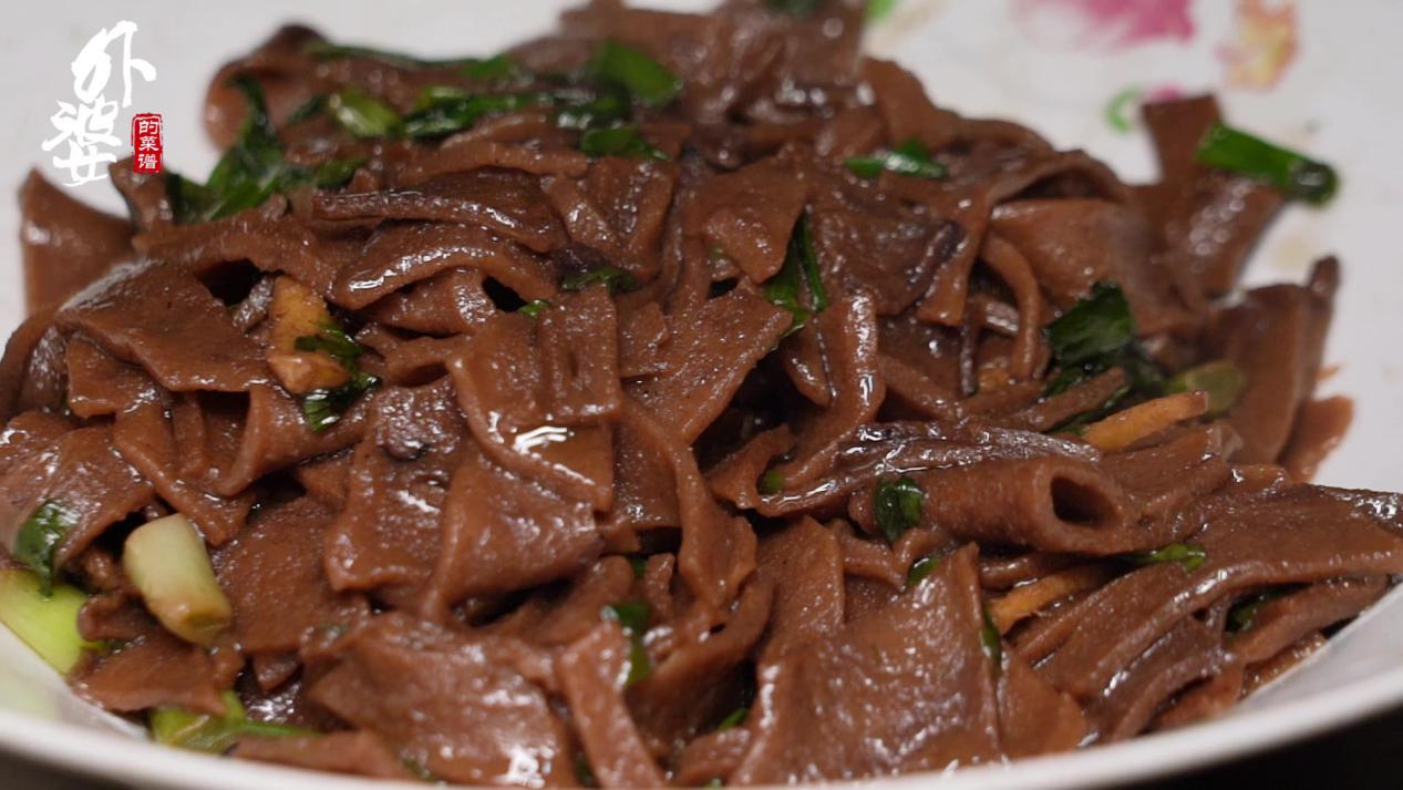 用山上野果做成的豆腐,山里人叫它苦槠干,你吃过吗?