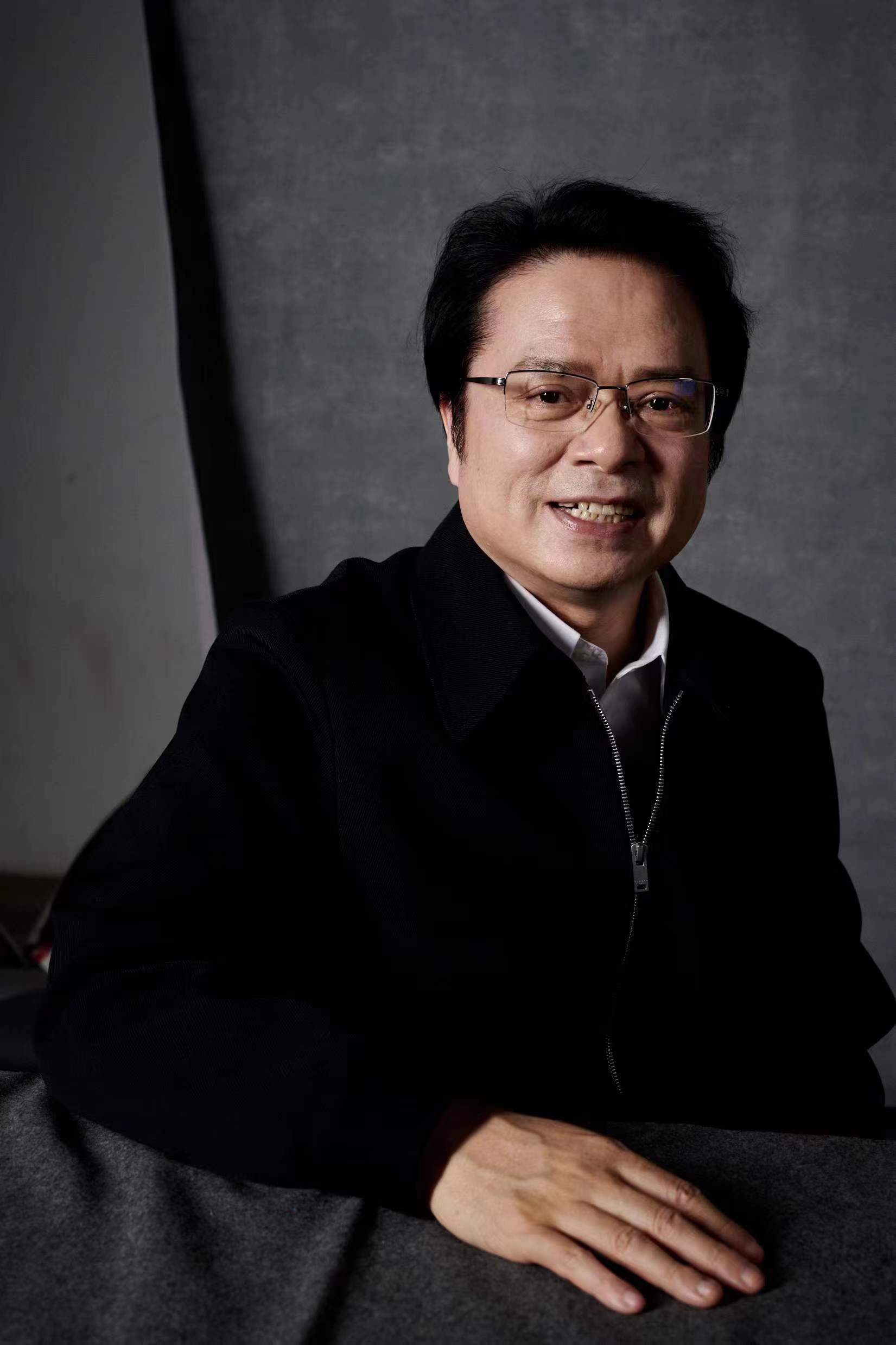 陈彦《星空与半棵树》:书写小镇公务员群体