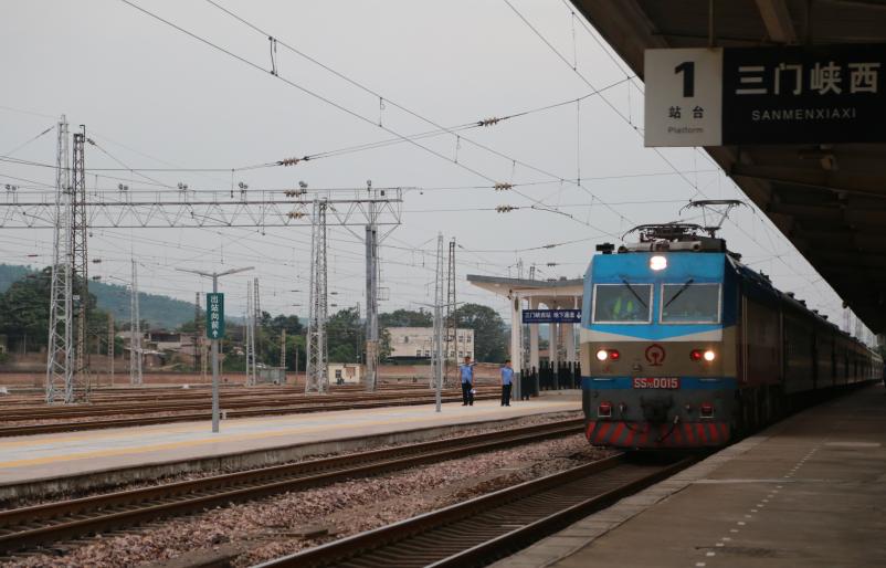 三门峡西站旧"中枢"退役 新"大脑"上岗