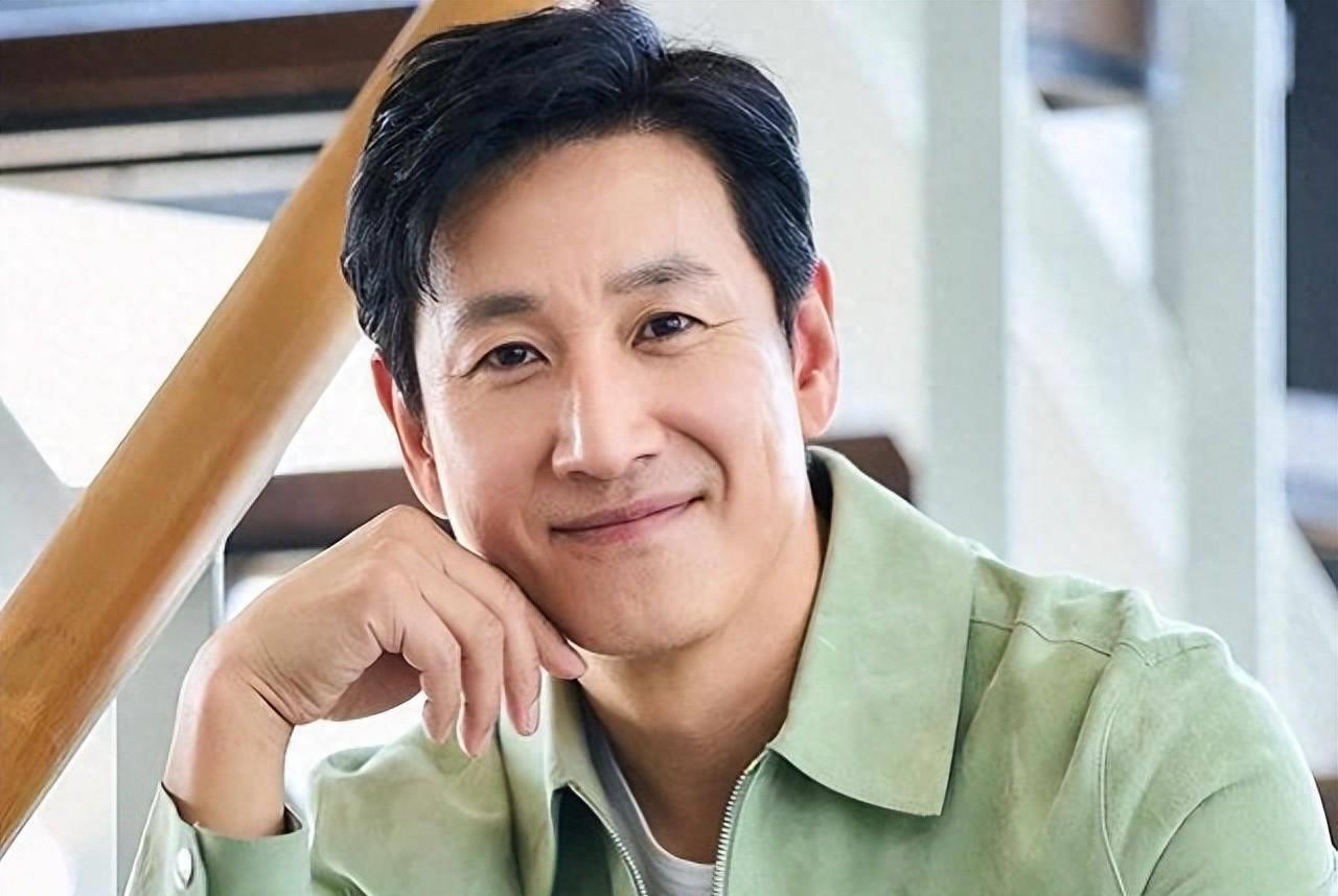 李善均等人被限制出境,妻子得知后险些昏迷,却被指早就知情